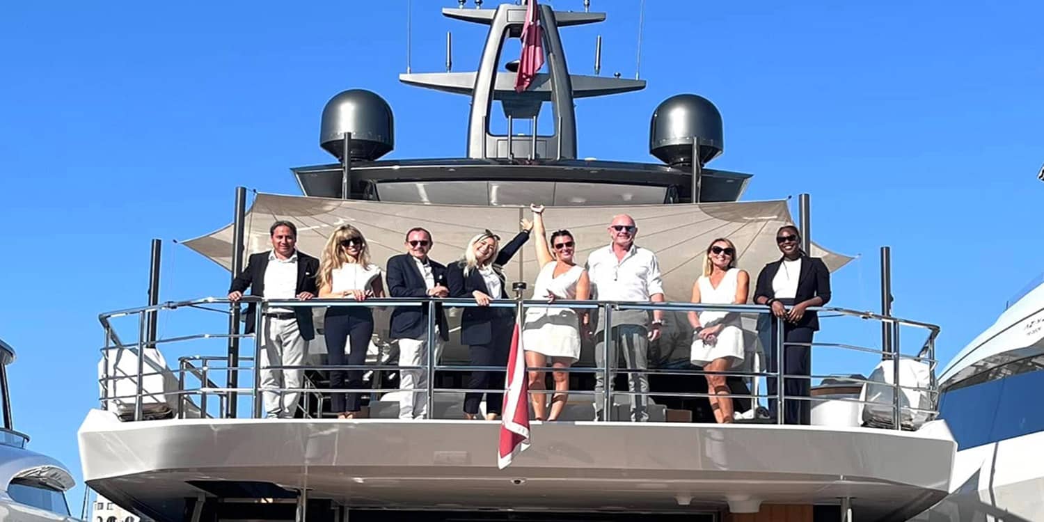 Bateau RCMarine Yachts